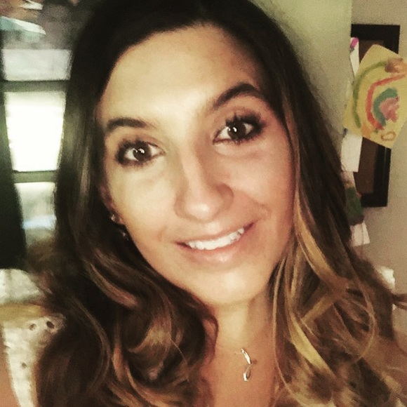 Meet your Posher, Jessica - Picture 2 of 2